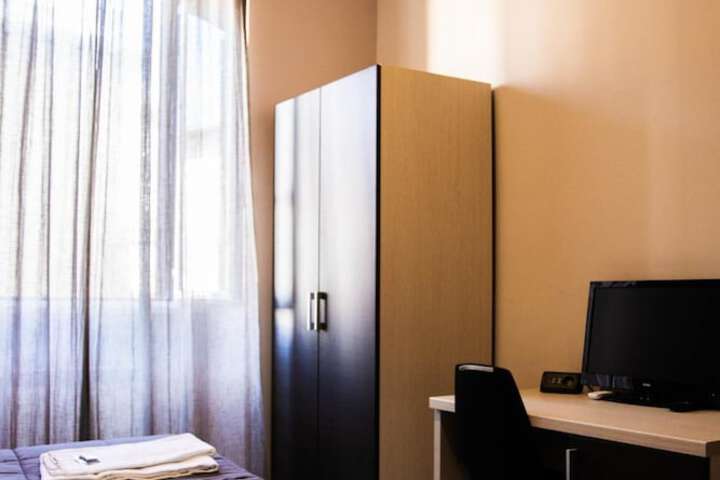 Room 16 of 41