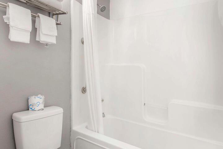 2 Queen Beds (4 of 27)