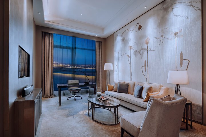 Room 11 of 24