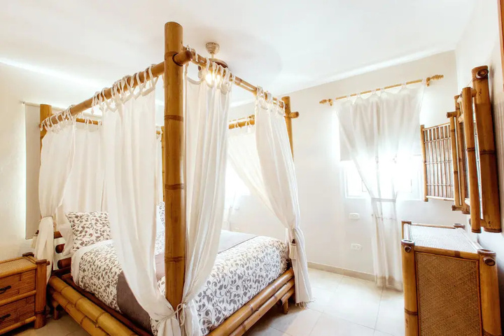 Room 4 of 10
