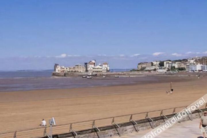 Exterior of Cabot Court Hotel Wetherspoon