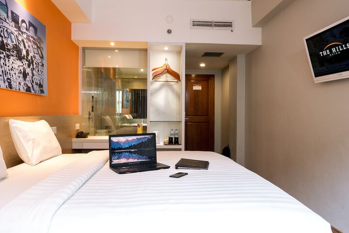 Room 14 of 103