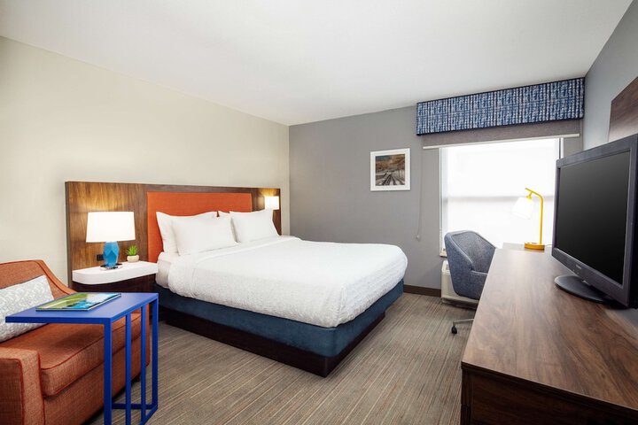 1 Queen Bed (2 of 11)