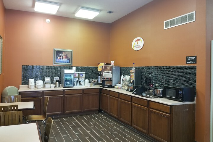 Breakfast/Coffee Service 55 of 62