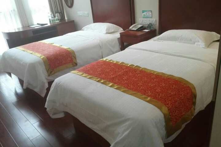 Room 6 of 45