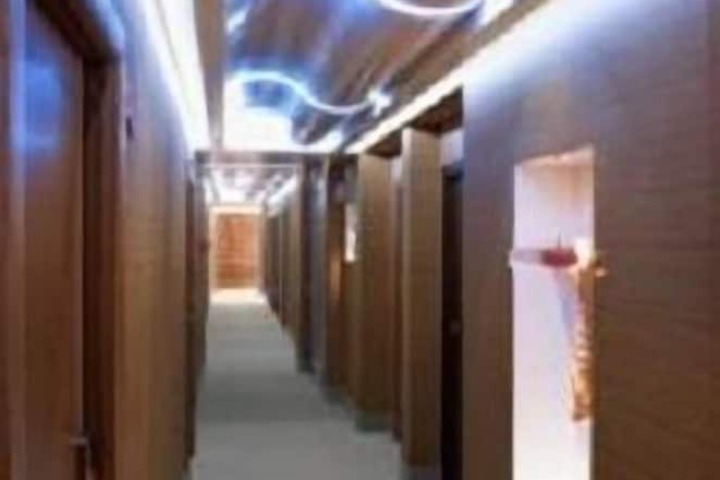 Ballroom/Hall 38 of 42
