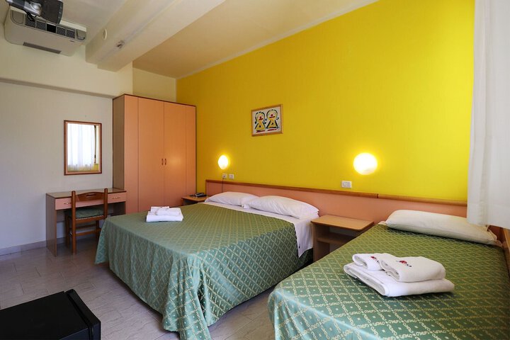 Room 9 of 150