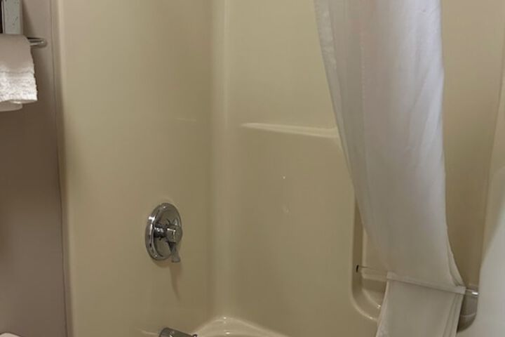 1 Queen Bed (21 of 28)