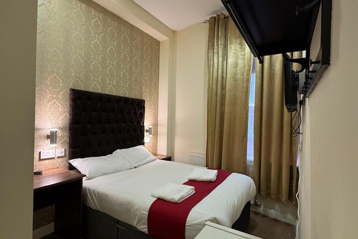 Room 26 of 43