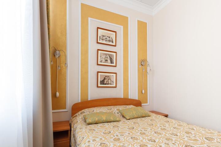 Room 12 of 43