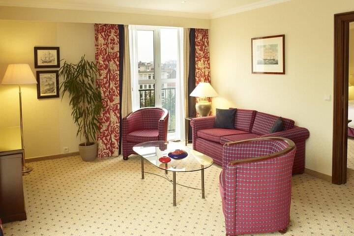 Room 72 of 122