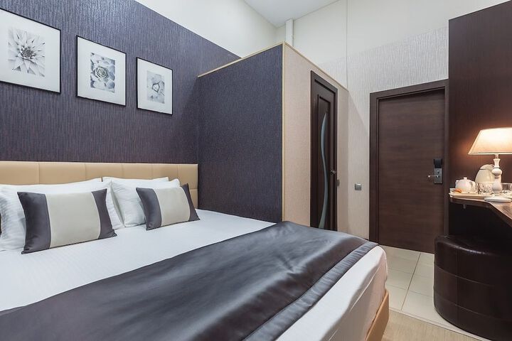 Room 2 of 6