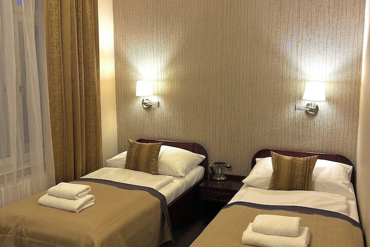 Room 9 of 38