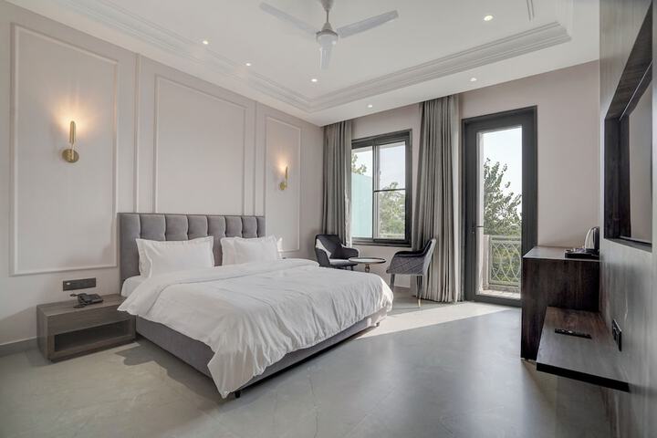 Room 34 of 66