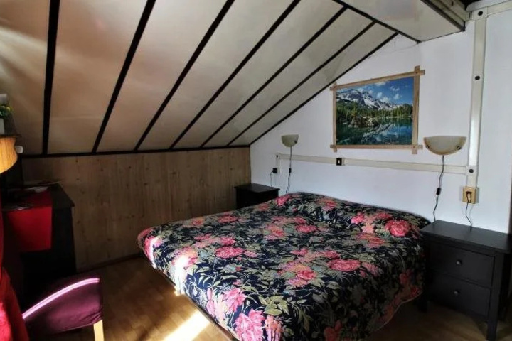 Room 2 of 12