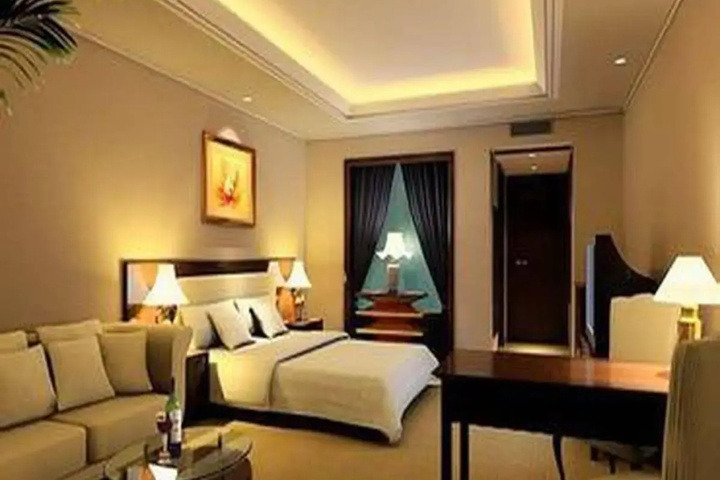 Room 4 of 19