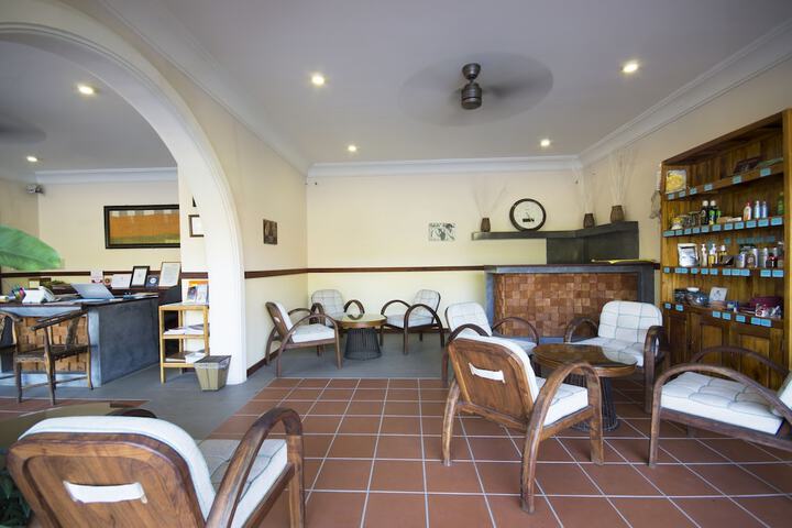 Entrance & Lobby