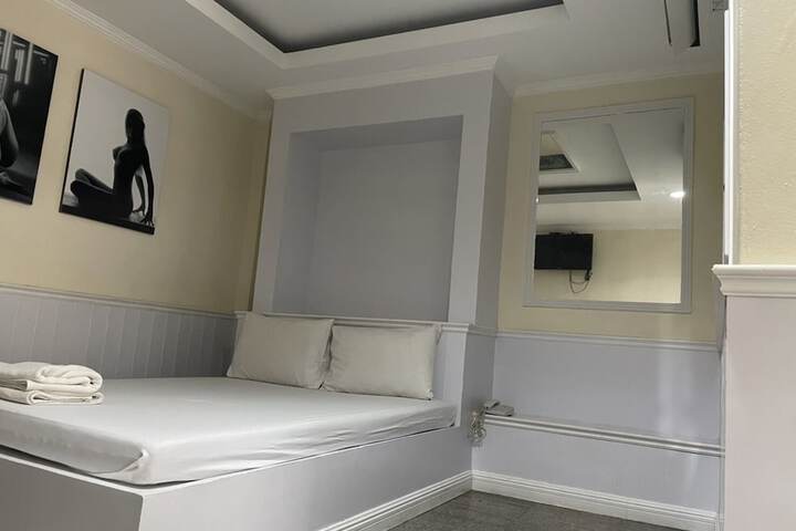 Room 9 of 39