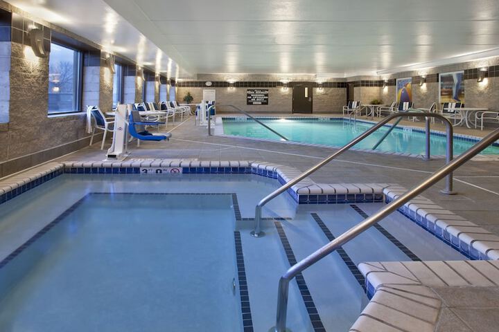 Indoor spa tub