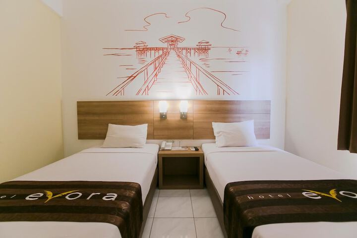Room 8 of 33