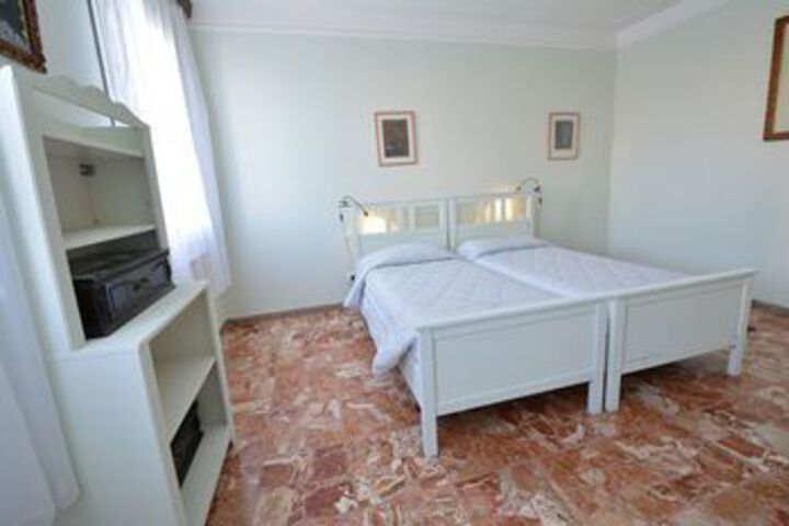 Room 16 of 25