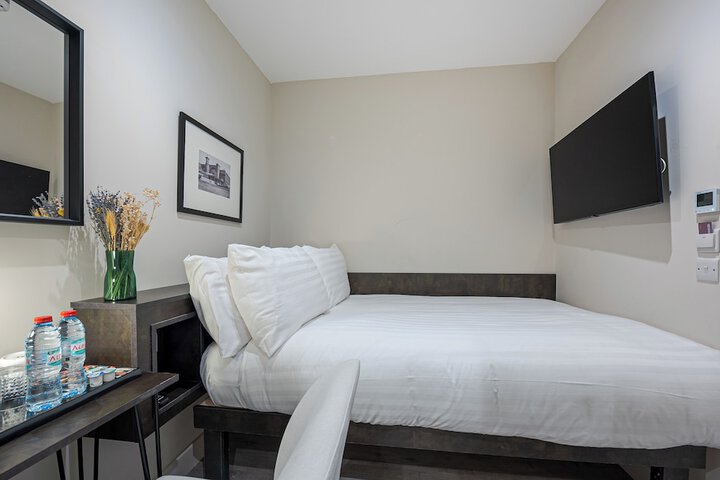 Room 34 of 46