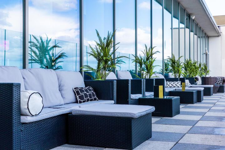 Lounge 133 of 143