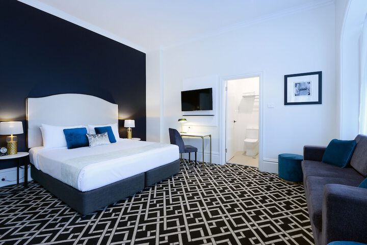Room 32 of 117