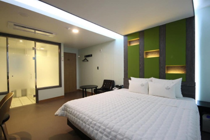 Room 20 of 43