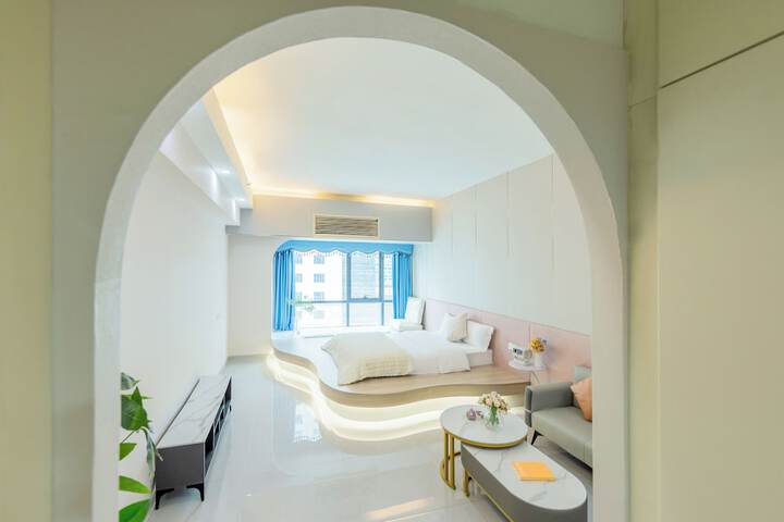 Room 14 of 36