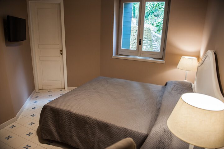 Room 8 of 48