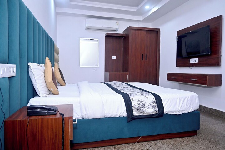 Room 6 of 23