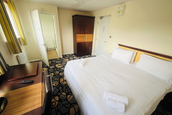 Room 12 of 40