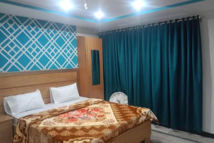 Room 11 of 14