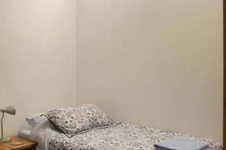 Room 5 of 11