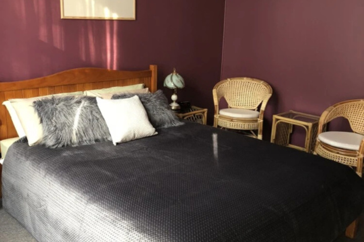 Room 6 of 11