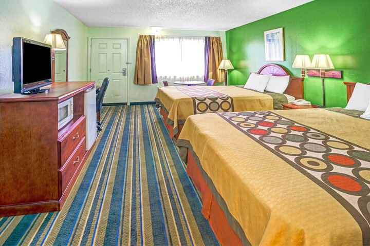 Room 18 of 28