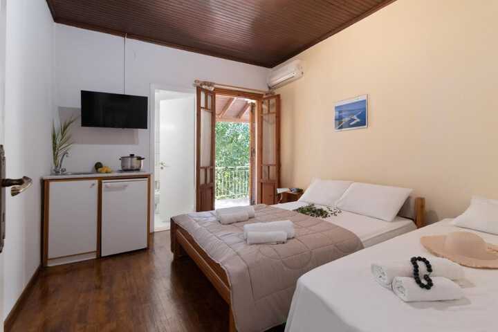 Room 9 of 16