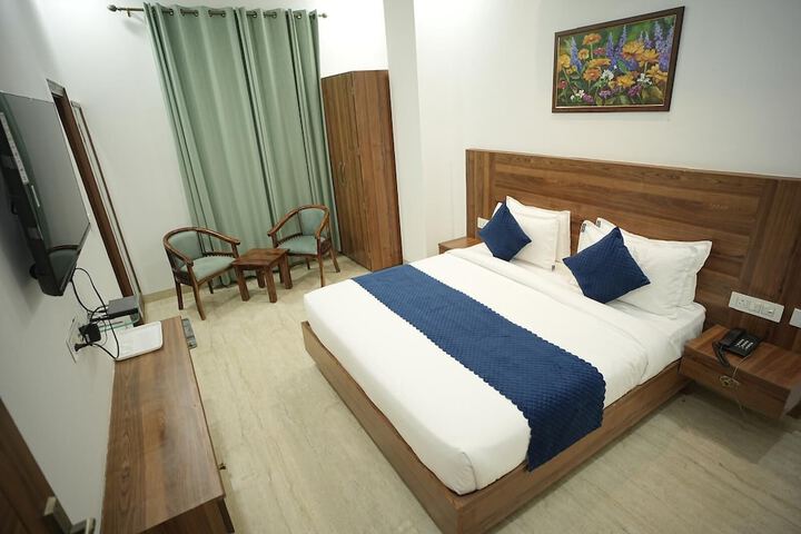 Room 10 of 27