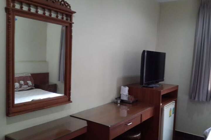 Room 16 of 28