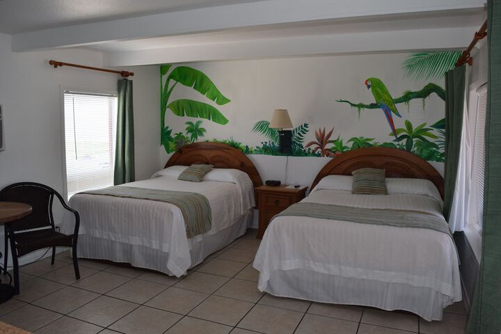 Room 4 of 32