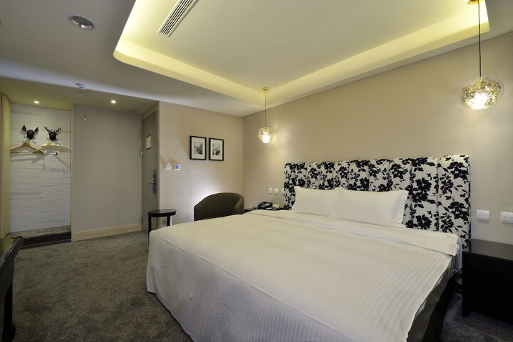 Room 15 of 43