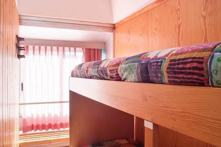 Room 5 of 74