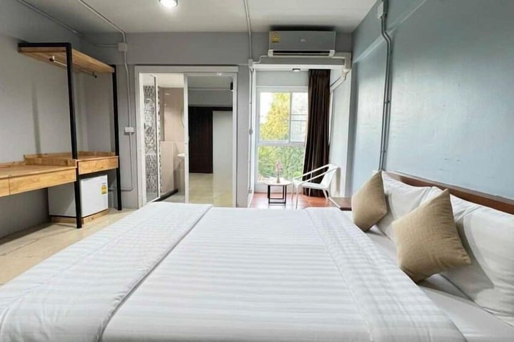 Room 4 of 17