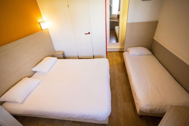 Room 15 of 40