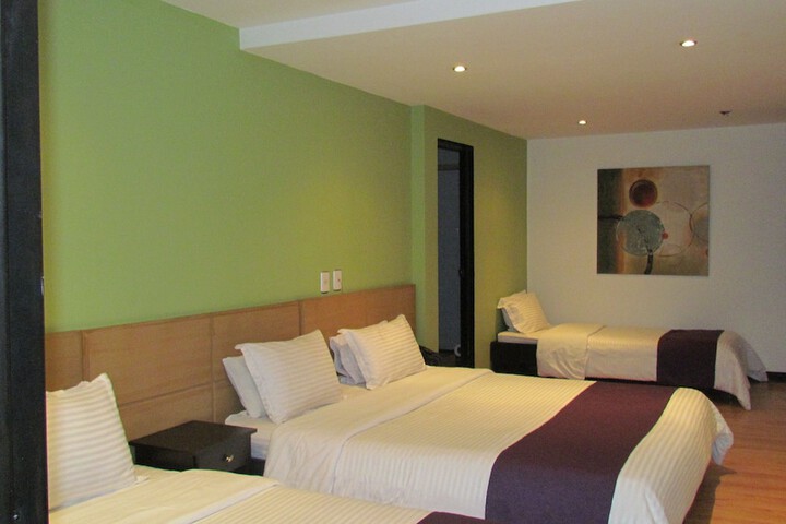 Room 13 of 38