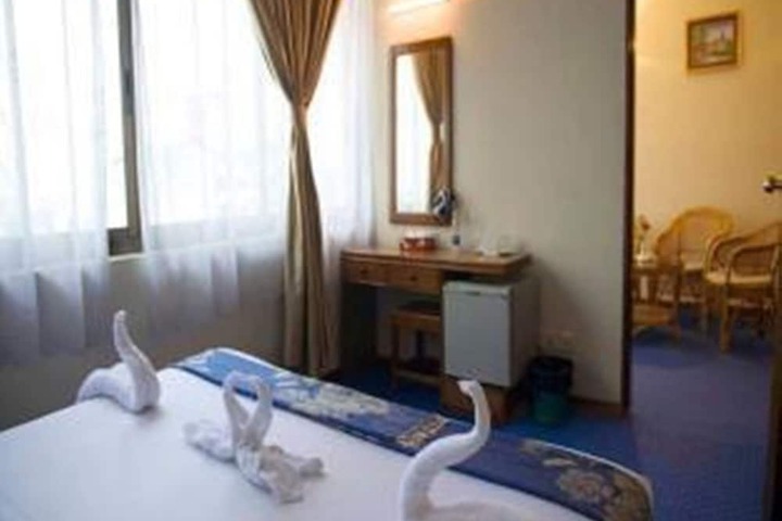 Room 12 of 48