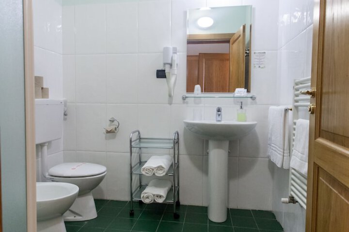 Room 34 of 82
