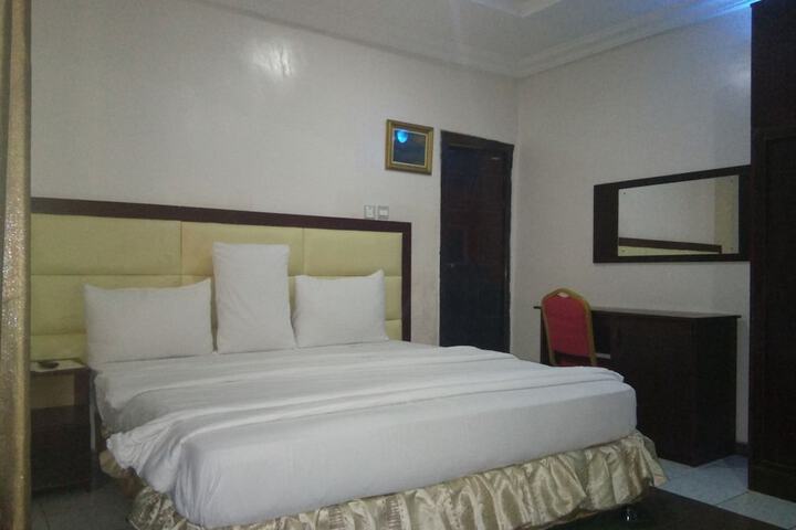 Room 9 of 26