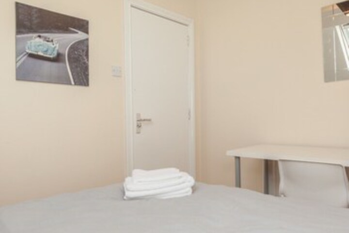 Room 25 of 27